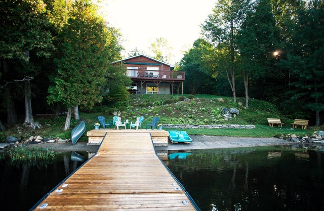 Waterfront Cottage - Lake of Bays, Muskoka