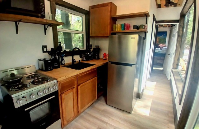 Waterfront Getaway near Houston – Kayak & Fishing