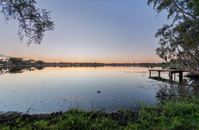 Waterfront Lake Farmhouse - Relax Lakeside with Magical Sunset Views
