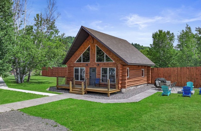 Waterfront Log Cabin Sauna Game Room Pontoon & Snowmobile Access