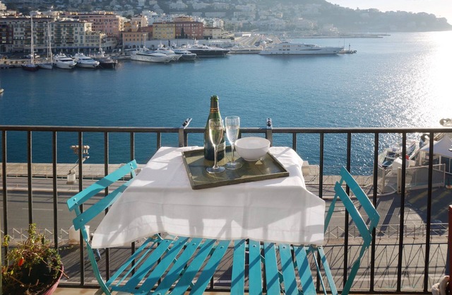 Waterfront panoramic sea view with balcony, AC