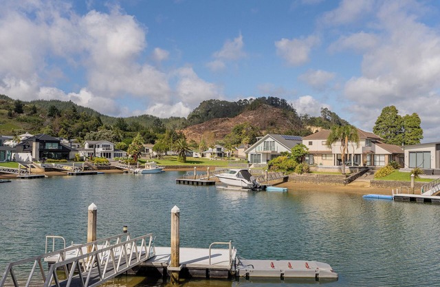 Waterfront Paradise - Pauanui Holiday Home