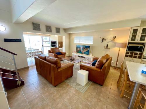 Waterfront Seaview Cottage F4