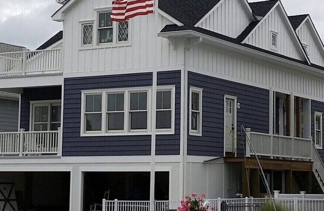Waterfront Starfish Cottage with private pool!