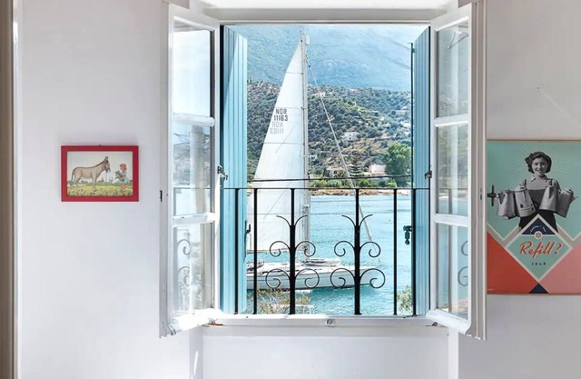 Waterfront townhouse with private garden