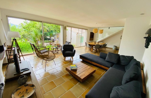 Waterfront villa on a splendid peninsula in Corsica