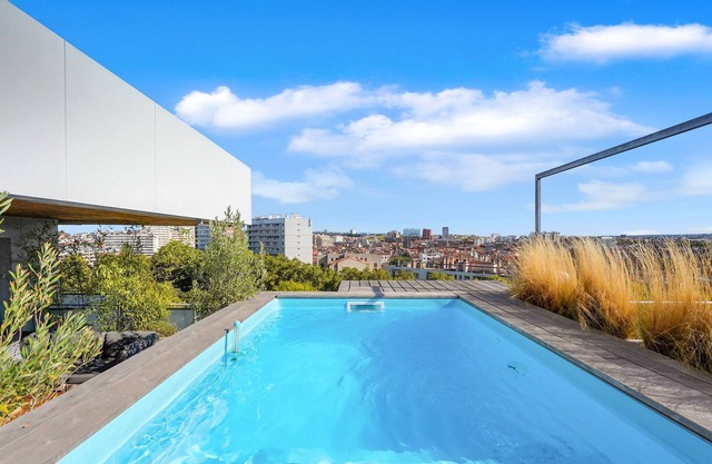 Watergate - piscine sur le toit et vue panoramique sur la ville