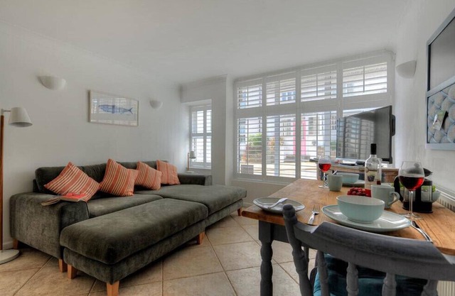 WATERLOO PLACE, pet friendly, country holiday cottage in Charmouth