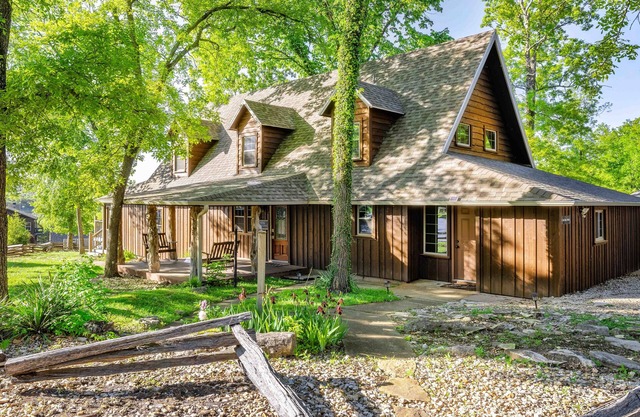 WaterMill Cove Resort LAKEFRONT Cabin 2 mi to Silver Dollar City Pools Mini Golf