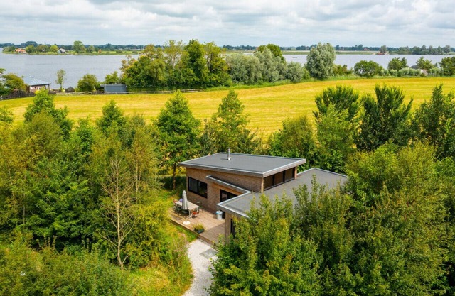 Waterside holiday home. Centrally situated in Friesland