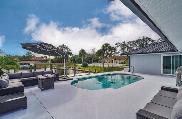 Waterside Paradise with Pool in Palm Coast