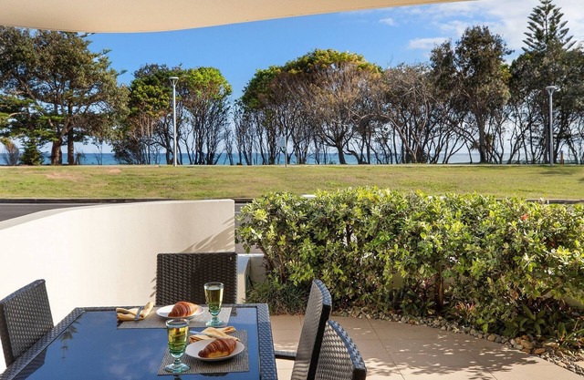 Waterview - beachside apartment - Palms 2