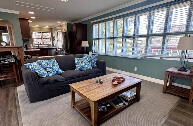 Waterwheel Penthouse - Downtown Douglas
