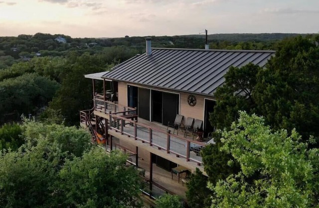WEDDING PARTY AT THE TEXAS TREEHOUSE !