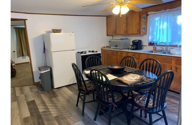 Weddle Lodging & Outfitters White House.