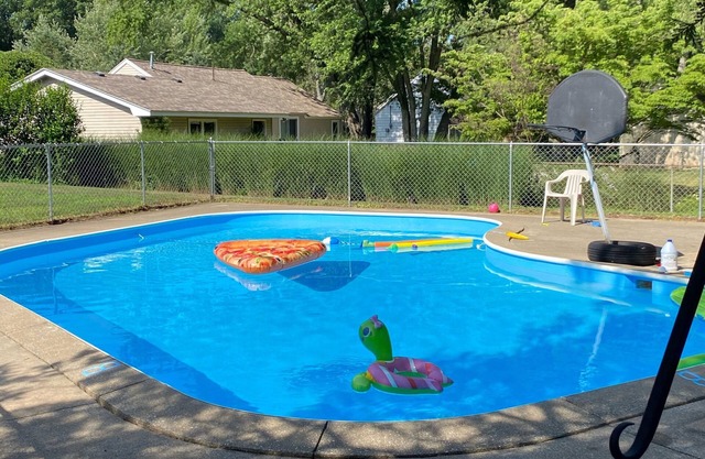"Welcome Home"- w/ *Pool* and *Near Lake Mi Beaches and Downtown*