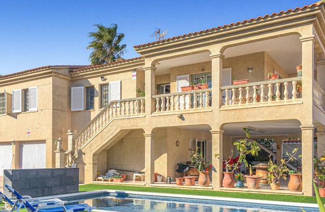 Welcome to Francás ? Discover a unique oasis in northern Spain.