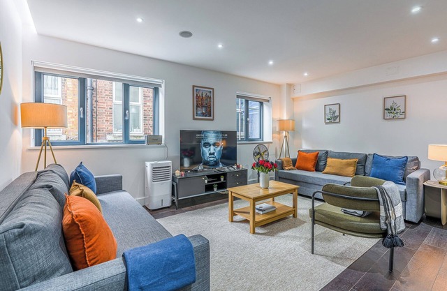 Welcome to Plotseeker’s Perfect London Old Brompton Apartment