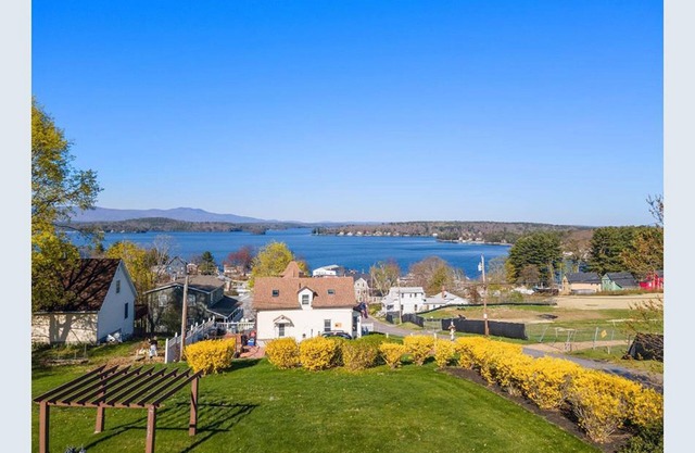 Welcome to the Weirs -Lake View Condo - Late Check-out Sundays