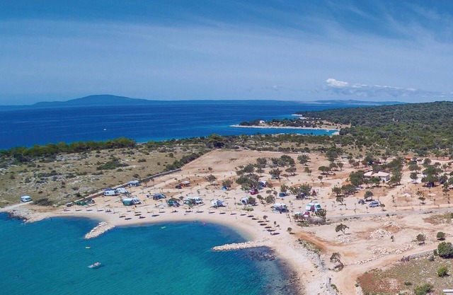Welcome to this modern and luxurious vacation apartment on the island of Pag.