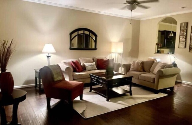 Welcome to your Home Away from Home! Spacious, pet friendly and 15 mins to LU.