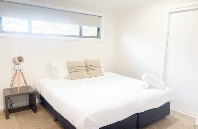 Welcome to your luxurious retreat in central Wagga Wagga!