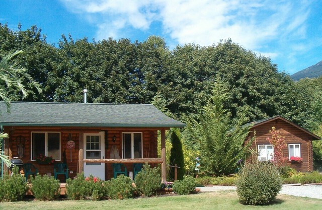 Welcome to your year-round mountain getaway and historic ranch in the foothills of the North Cascades!