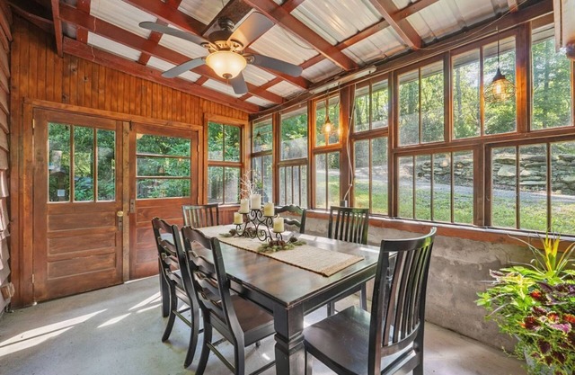 Welcoming 4-bedroom cabin near Linville Falls