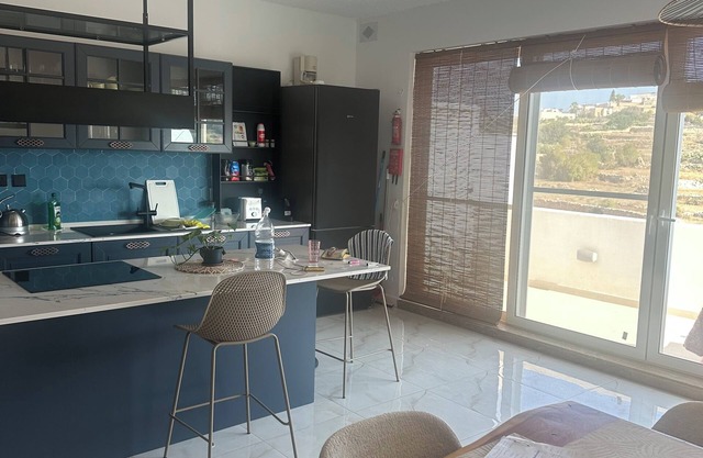 Welcoming private room and bathroom in charming L-Iklin