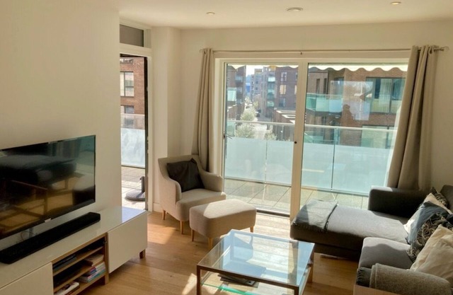 Well located, quiet specious 2 bedroom 2 bathroom with large sun terrace