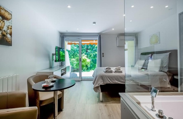 Wellholidays 19 - Balnéo, terrasse et piscine partagée