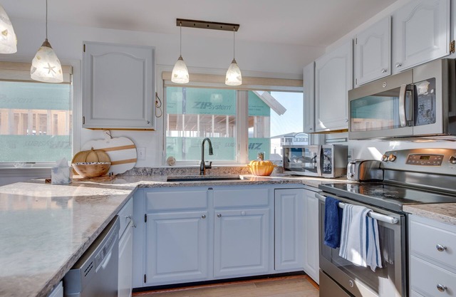 Wells Beach House w/Ocean-view Deck