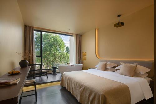 West Desert Luxury Holiday Homestay