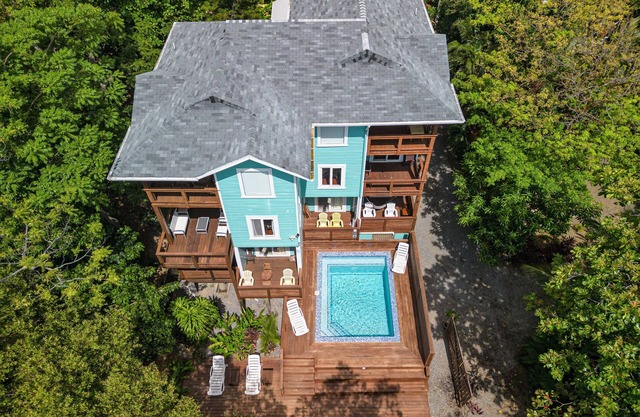 West End 2 bed 2 ba/Pool /Fast & Reliable WiFi/Waterfront/Private Dock/Kayaks