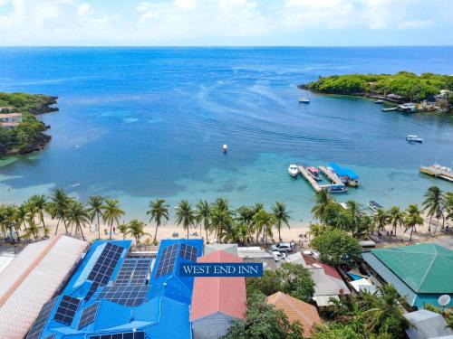 West End Inn Beachfront Triple Room in West End