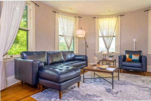 Westcott 1BR & Loft Apt in Mansion mins SU & JMA Dome