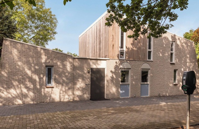 Wheelchair-friendly bungalow for 12 persons