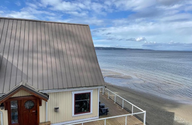 WhidbeyBeachHouse, an Oceanfront Getaway on a Private Beach