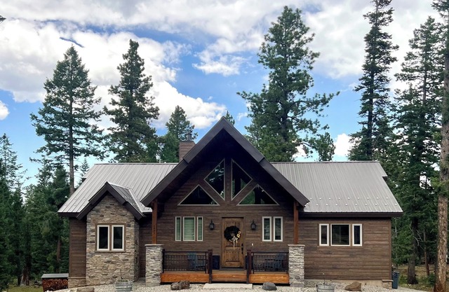 Whispering Pines Luxury Cabin in Duck Creek Village