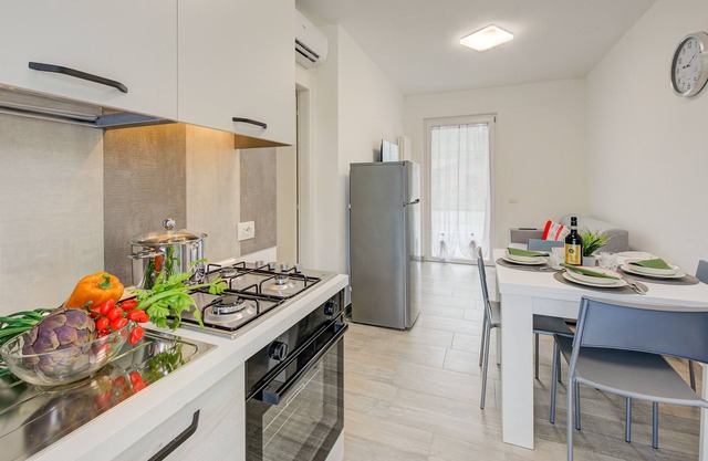 White Apartment with AC, Castelnuovo del Garda, Italy