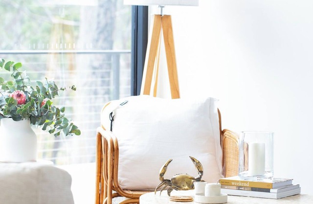 White Beach Retreat - Luxury With Water Views