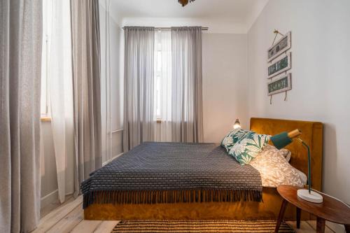 White LUX apartments next to the Old town with free parking