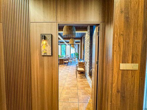 White Magpie Mountain Residence