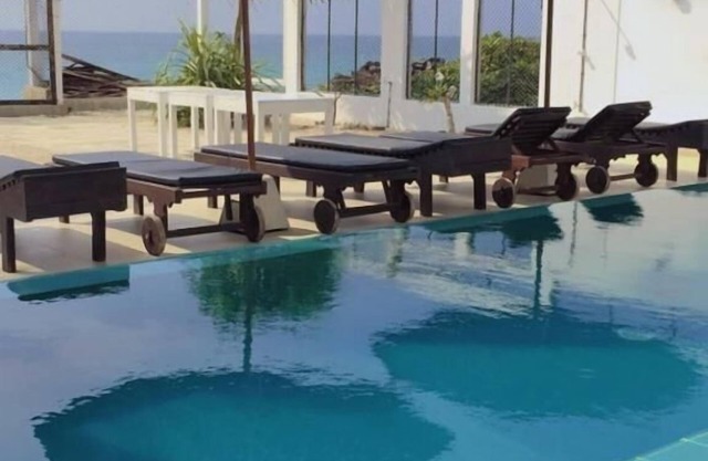 White Sand Villa Seenigama,Hikkaduwa Ocean front villa 5 bedrooms villa