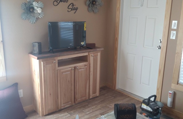 Wi-Fi on site Quiet Country Setting. 2 bedroom,