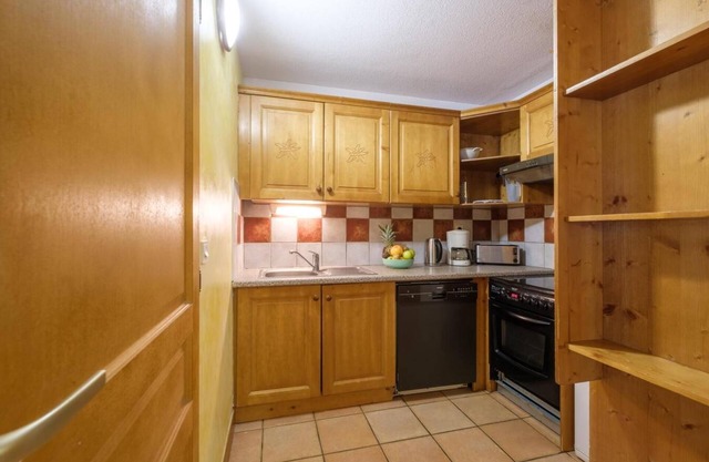 Wifi, 200m from ski slopes, fitness, sauna, balcony, parking, tv, ski locker, 98m², Val Cenis