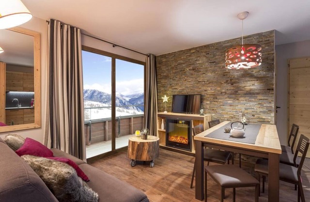 Wifi, ski-in/ski-out & foot of the slopes, fitness, swimming pool, balcony, tv, ski locker, 55-63m²