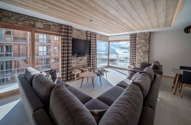 Wifi, ski-in/ski-out & foot of the slopes, 4th floor, swimming pool, sauna, hammam, balcony, tv