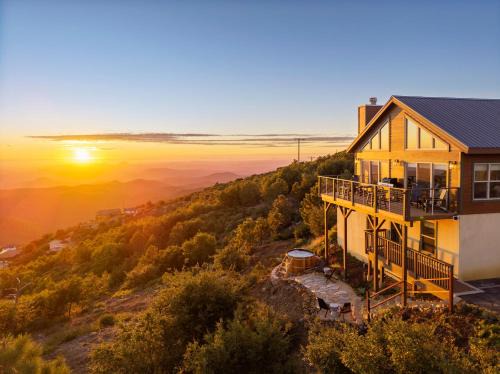 Wild Moon Ranch Pickleball, Cedar Tub & Views