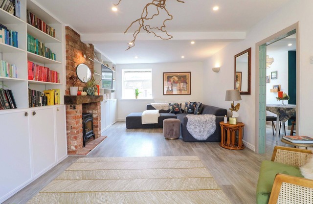 WILD PEACE COTTAGE, pet friendly, character holiday cottage in Quorn